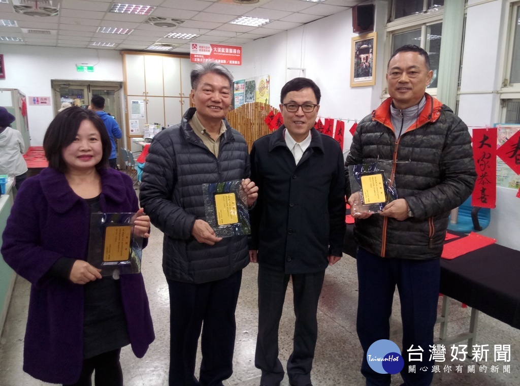 大溪區公所免費致贈春聯,歡迎民眾索取。