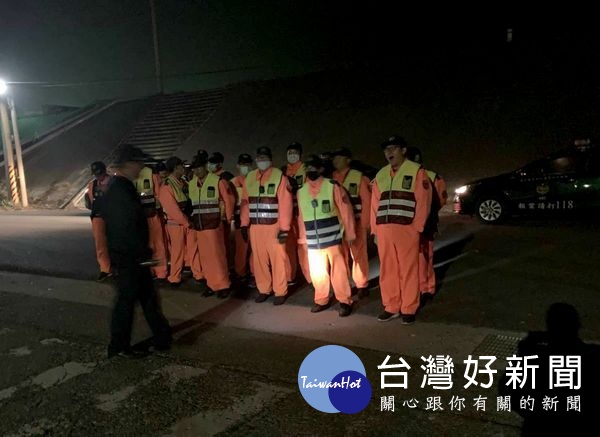 因應農曆春節將近,為防範不法人士從事非法活動,海巡署第五巡防區指揮部特於夜間行動編組,針對雲嘉沿海地區岸際實施威力掃蕩,捍衛岸港安全。