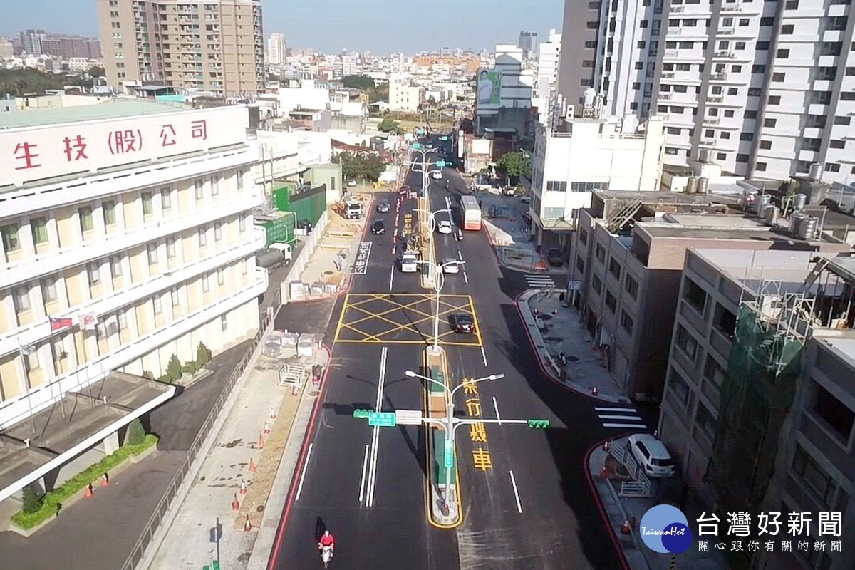 中壢區龍岡路拓寬第二期「中壢區龍岡路三段(龍岡路3段37巷至龍慈路)拓寬工程,將先行開放4線通車。