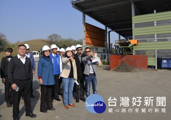 為有效解決垃圾問題,縣長張麗善帶隊至虎尾鎮垃圾轉運站視察MT機械處理系統,期待生活垃圾可妥善處理,為雲林垃圾找到出路。