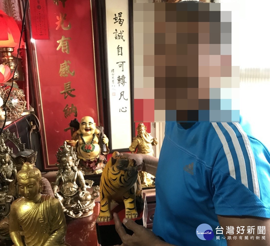 中壢當地知名廟宇仁海宮之虎爺神像不翼而飛,警方立即調閱監視器循線追查,將蕭、馮兩人以竊盜罪嫌偵辦中。