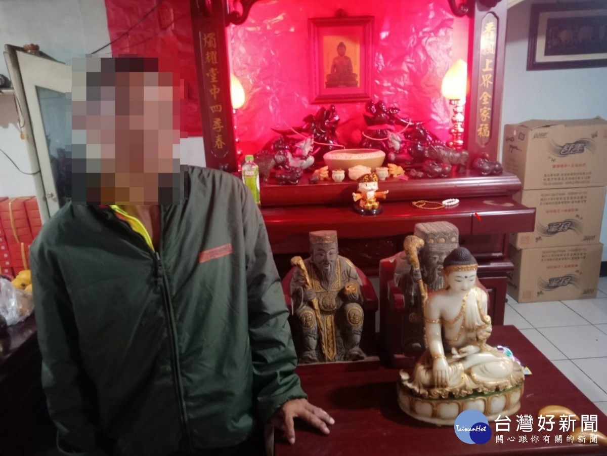 中壢當地知名廟宇仁海宮之虎爺神像不翼而飛,警方立即調閱監視器循線追查,將蕭、馮兩人以竊盜罪嫌偵辦中。