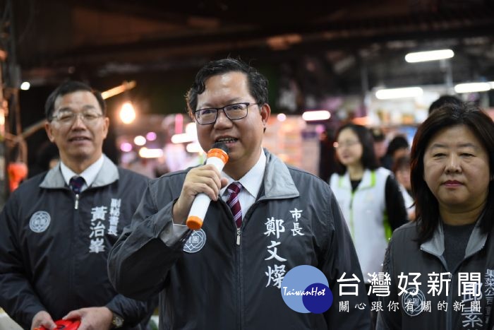 鄭市長訪視桃園區及中壢區市場,並祝賀大家新年平安快樂、諸事大吉。