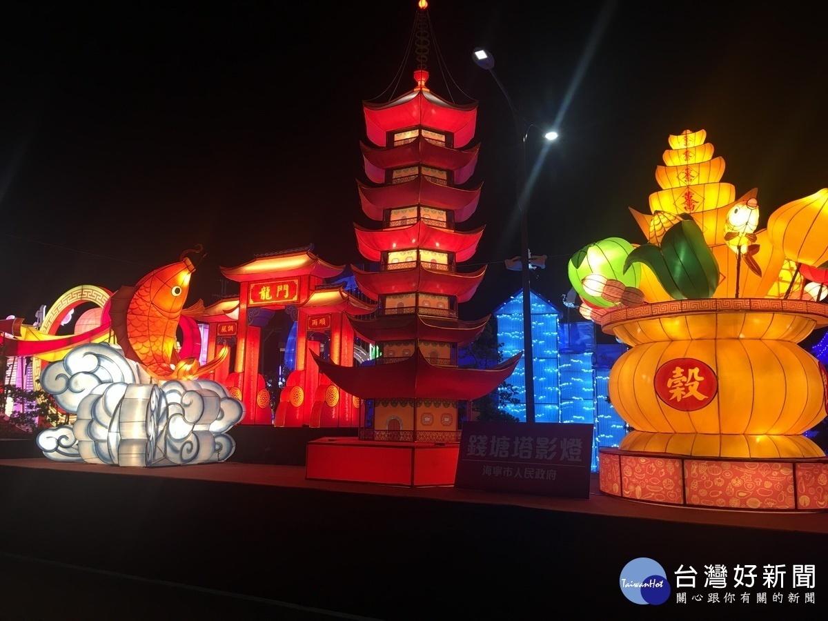 錢塘塔影燈閃爍。(記者扶小萍攝)