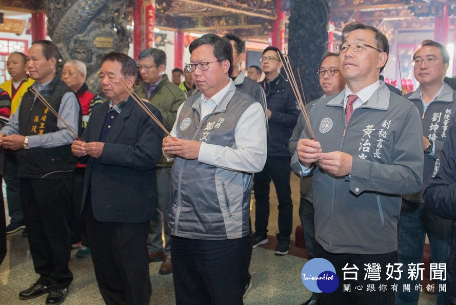 市長至青埔青昇宮參香祈福