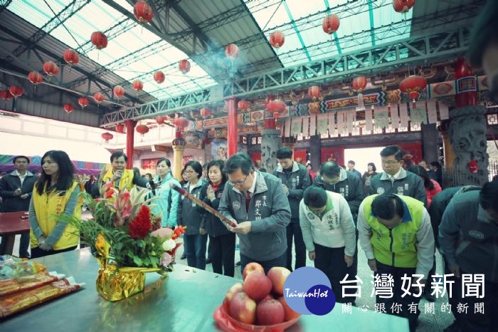 鄭市長於奉天宮上香祈福