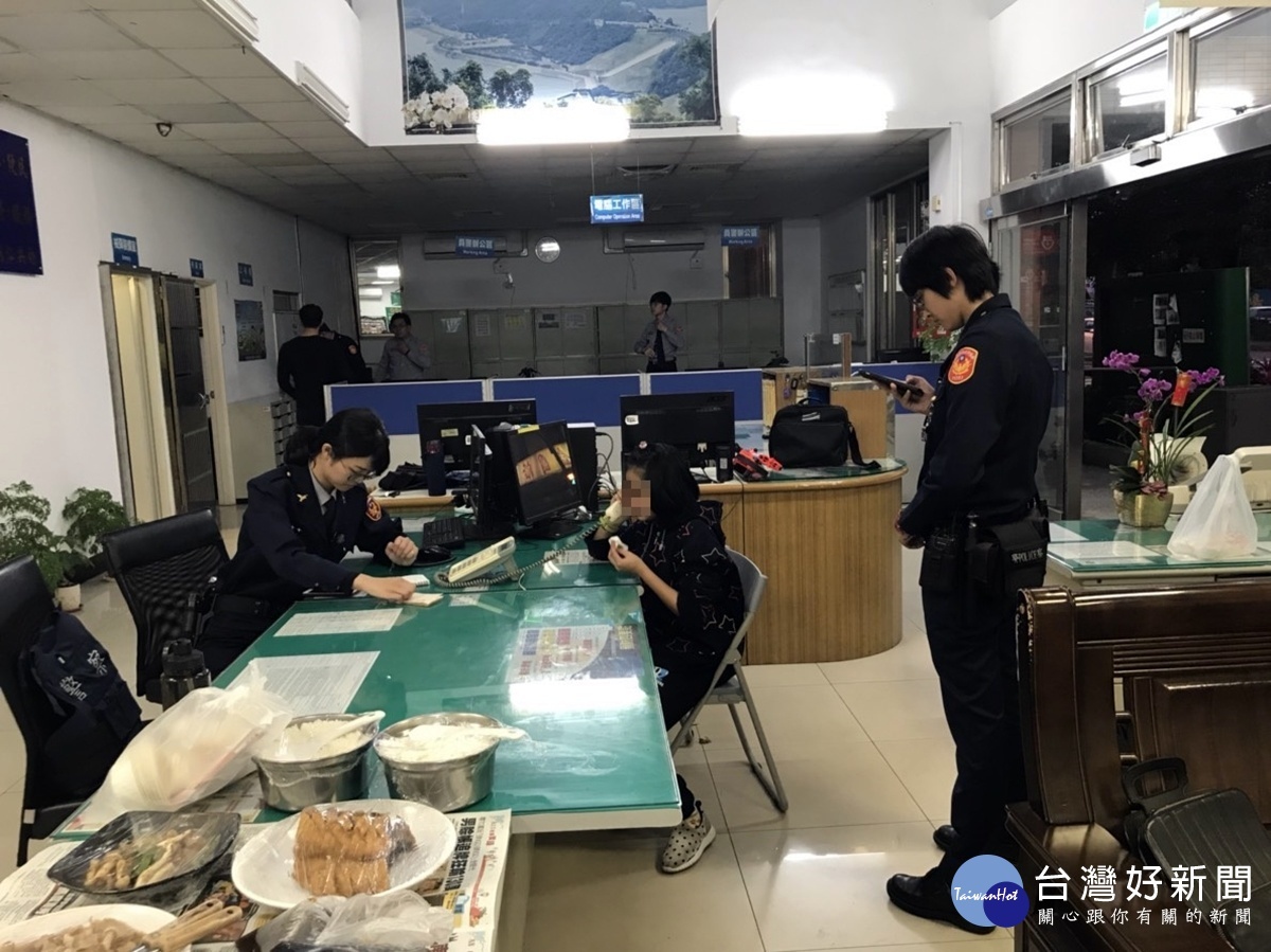 台東女童隨家人出遊走失 龍潭警細心照料尋親助返家