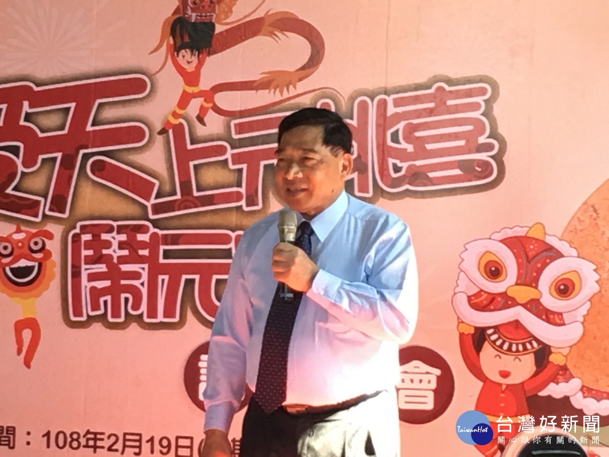 副縣長陳正昇肯定受天宮對宗教文化的傳承非常努力。(記者扶小萍攝)