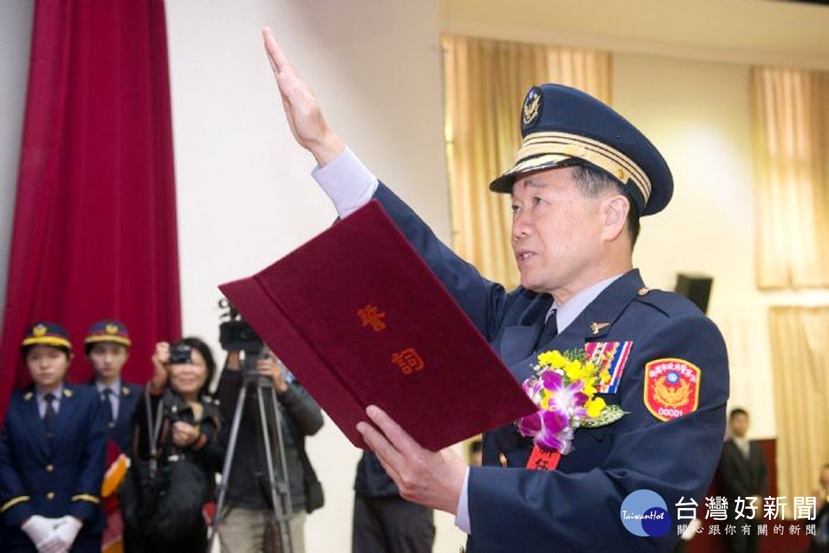 桃園市政府警察局新任局長陳國進宣誓就職。
