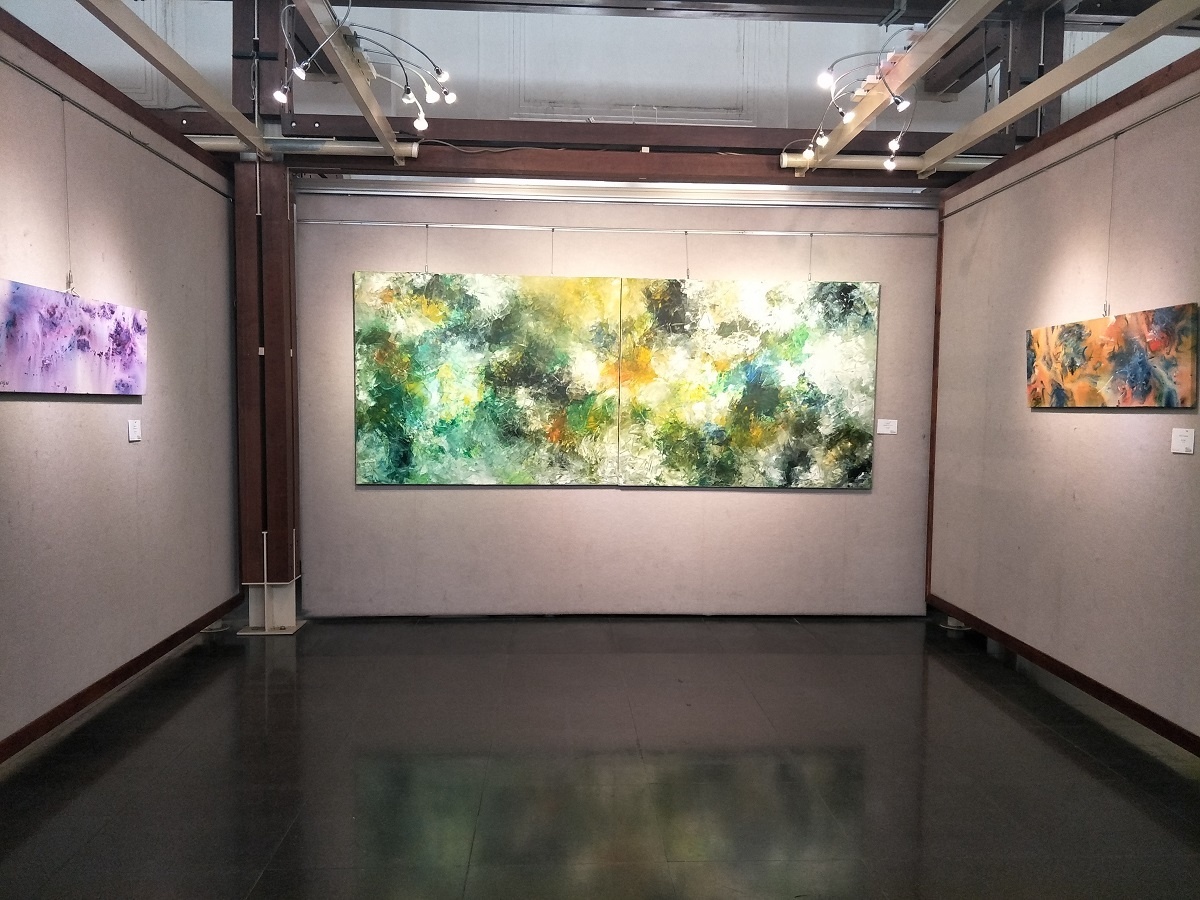 一個有概念有思維的抽象藝術 紀向的「意念抽象」藝術創作展。圖/記者鄧富珍攝