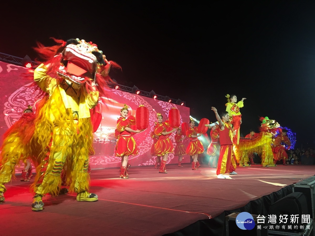 雲南之夜帶來歡樂新年氣息的表演。(記者扶小萍攝)