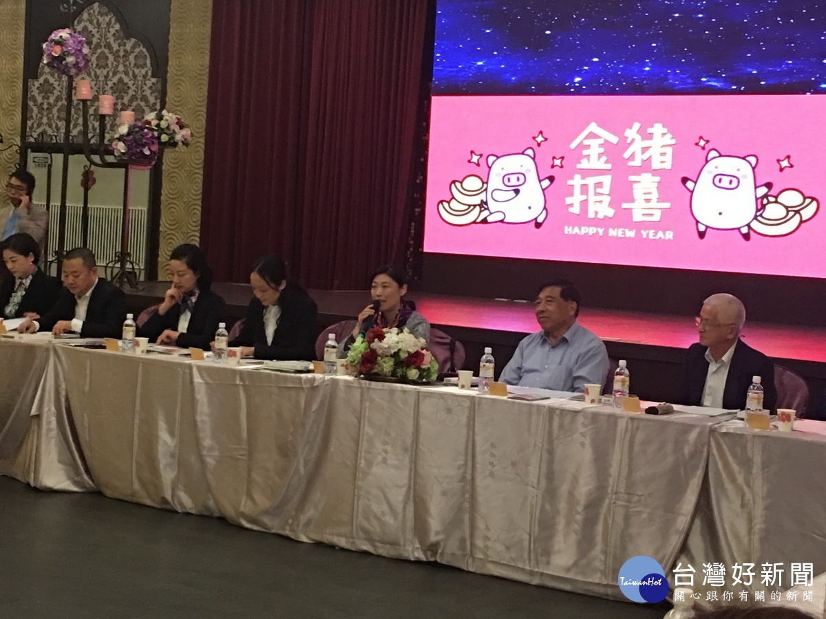 蒙格麗副區長歡迎南投企業前往銅梁考察。(記者扶小萍攝)