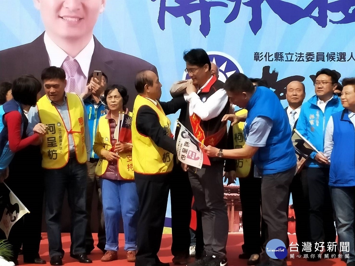 立委補選柯呈枋成立競選總部 王金平為柯披彩帶