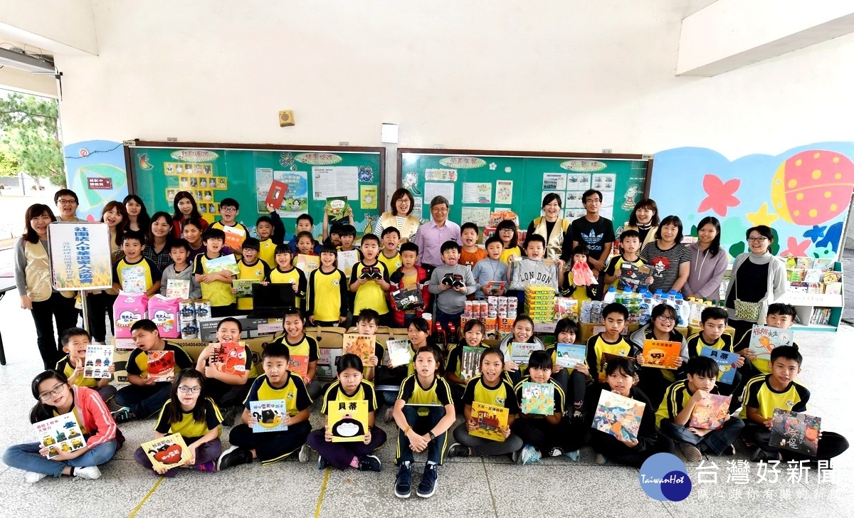 偏鄉學童缺乏課外讀物　道家人文協會捐贈119套書籍 台灣好新聞 第1張
