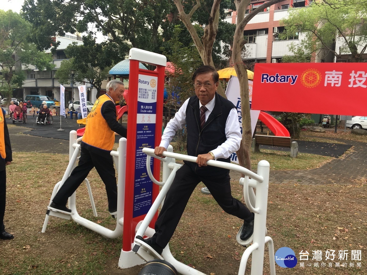 樂齡運動器材捐贈社區公園　扶輪南投社照顧銀髮族 台灣好新聞 第3張