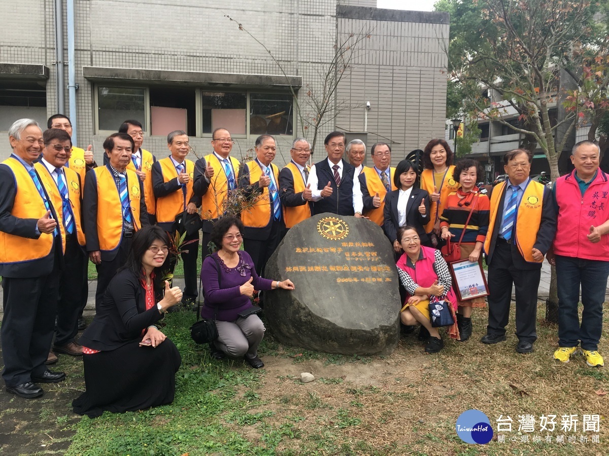 樂齡運動器材捐贈社區公園　扶輪南投社照顧銀髮族 台灣好新聞 第5張