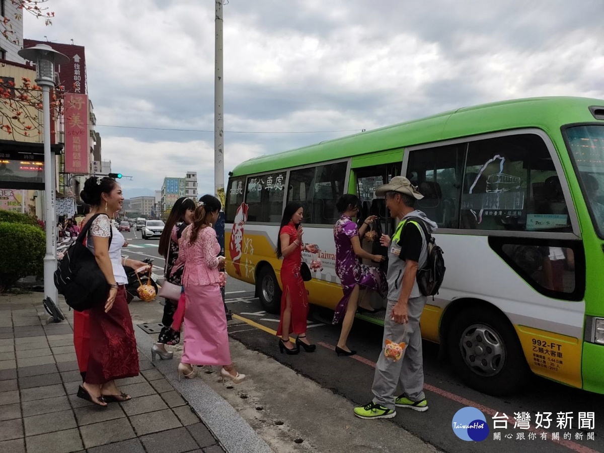 歡度元宵節　嘉市新住民提燈籠搭公車遊嘉義 台灣好新聞 第1張