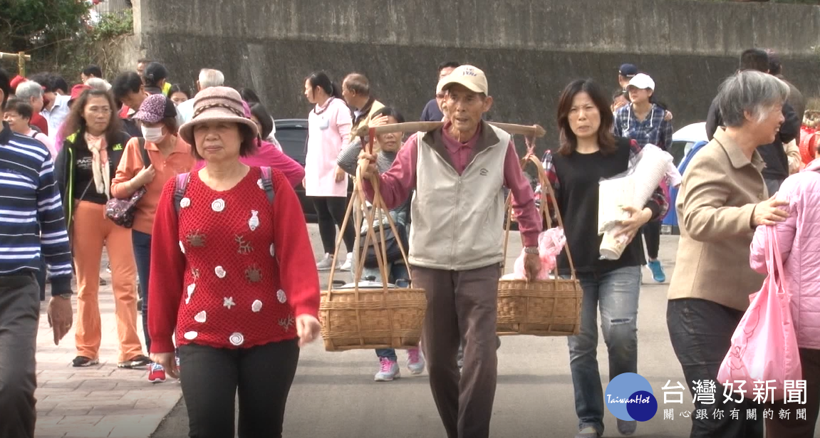 寶山打中午熱鬧登場　爺奶循古禮挑擔奉飯 台灣好新聞 第1張