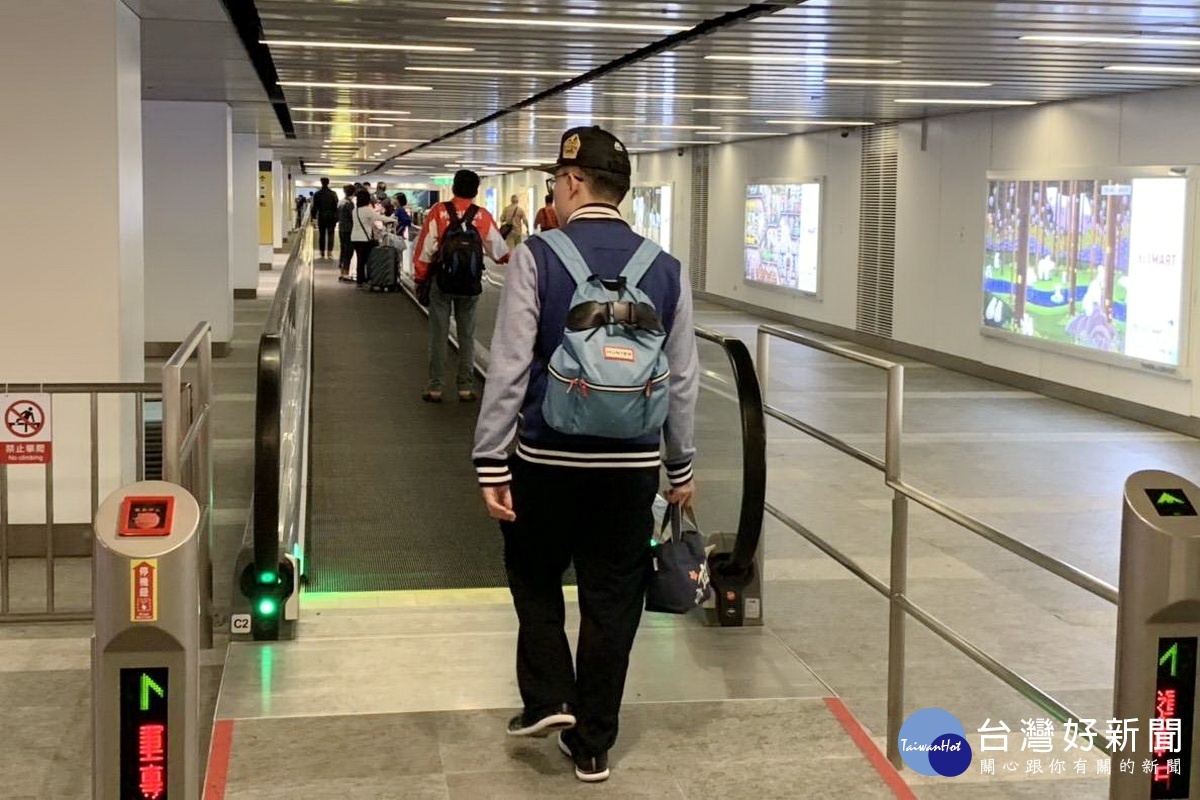 旅客行李不再推、拖、拉　台鐵—機捷「電動步道」啟用 台灣好新聞 第3張