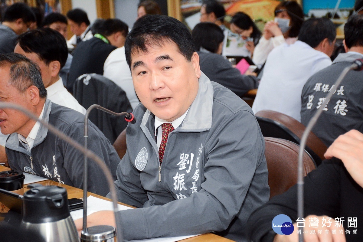 水務局長劉振宇在市政會議中,以「坡地癌細胞即時監控」為題進行專題報告。