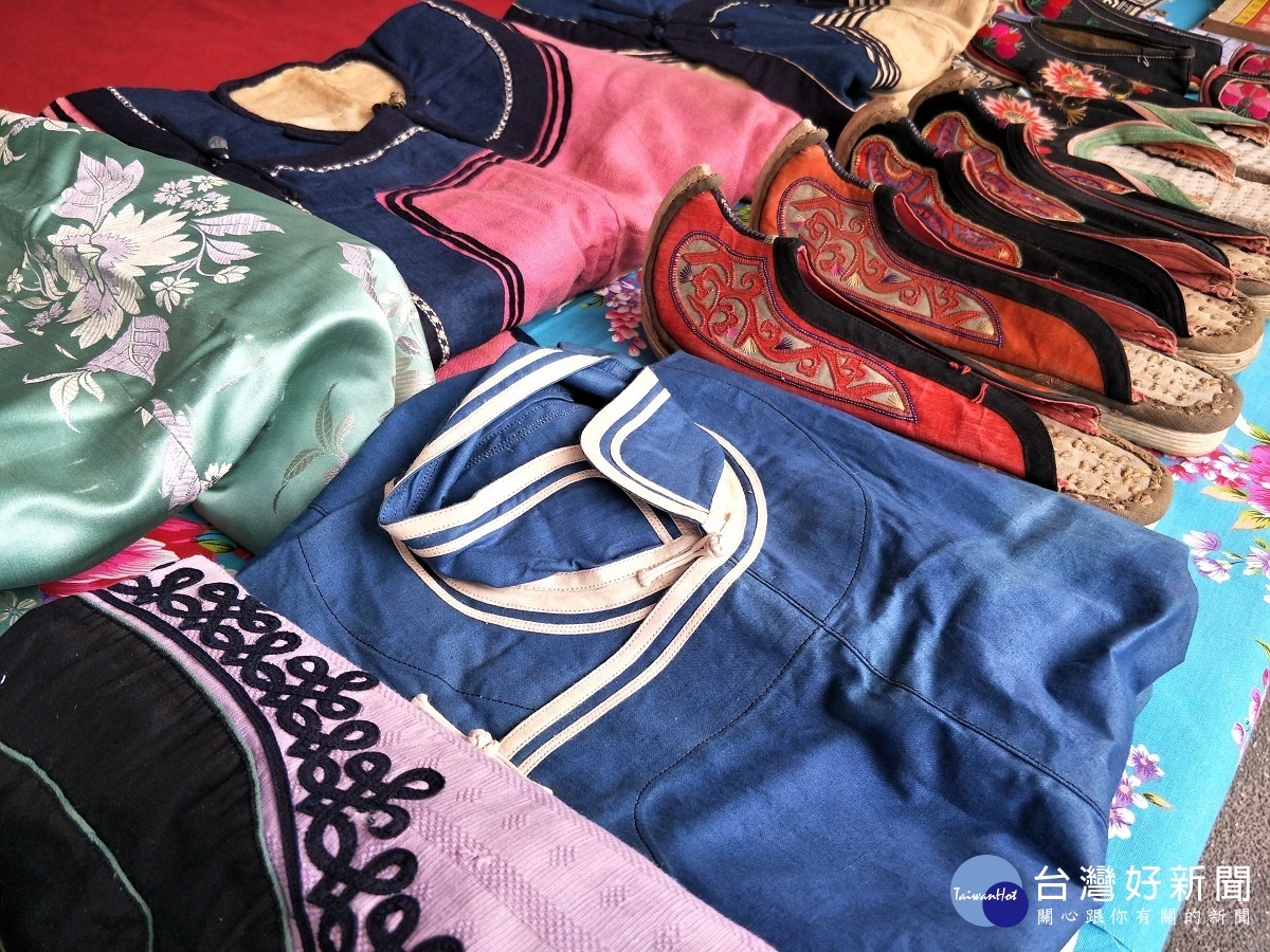 客家人傳統服裝。圖/記者鄧富珍攝