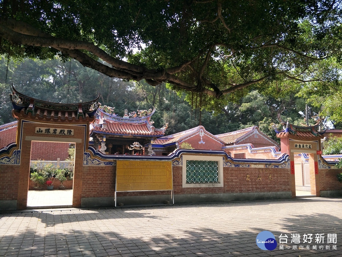 花壇虎山簷參拜觀音佛祖。圖/記者鄧富珍攝