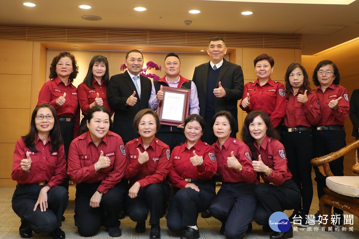 善心民眾捐新北救護車及裝備　侯友宜頒發感謝狀 台灣好新聞 第3張