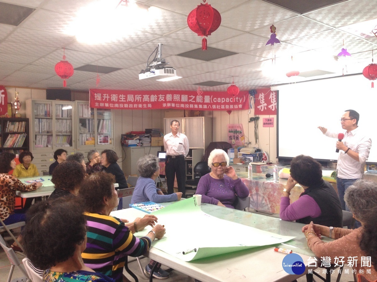 暨南大學助理教授陳文學,分享公民審議與參與式預算的操作,並透過工作坊的方式,帶領社區居民進一步認識。
