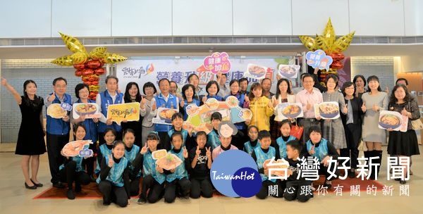 縣長張麗善及相關單位說明推動學童營養午餐品質提升所做努力，全面補助營養午餐食材支出，落實質量並重、安全又健康。（記者陳昭宗拍攝）