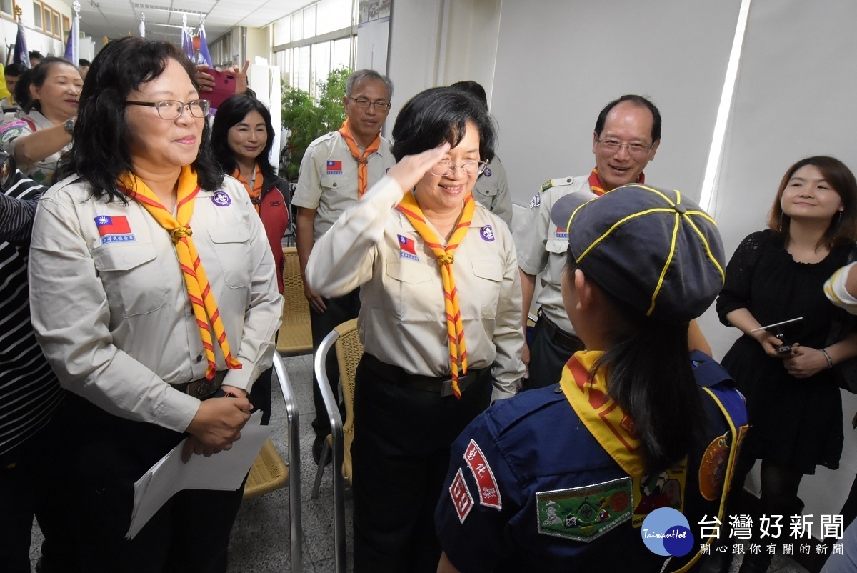 三五童軍節慶祝大會,縣長王惠美進入童軍大家族。圖/記者鄧富珍攝