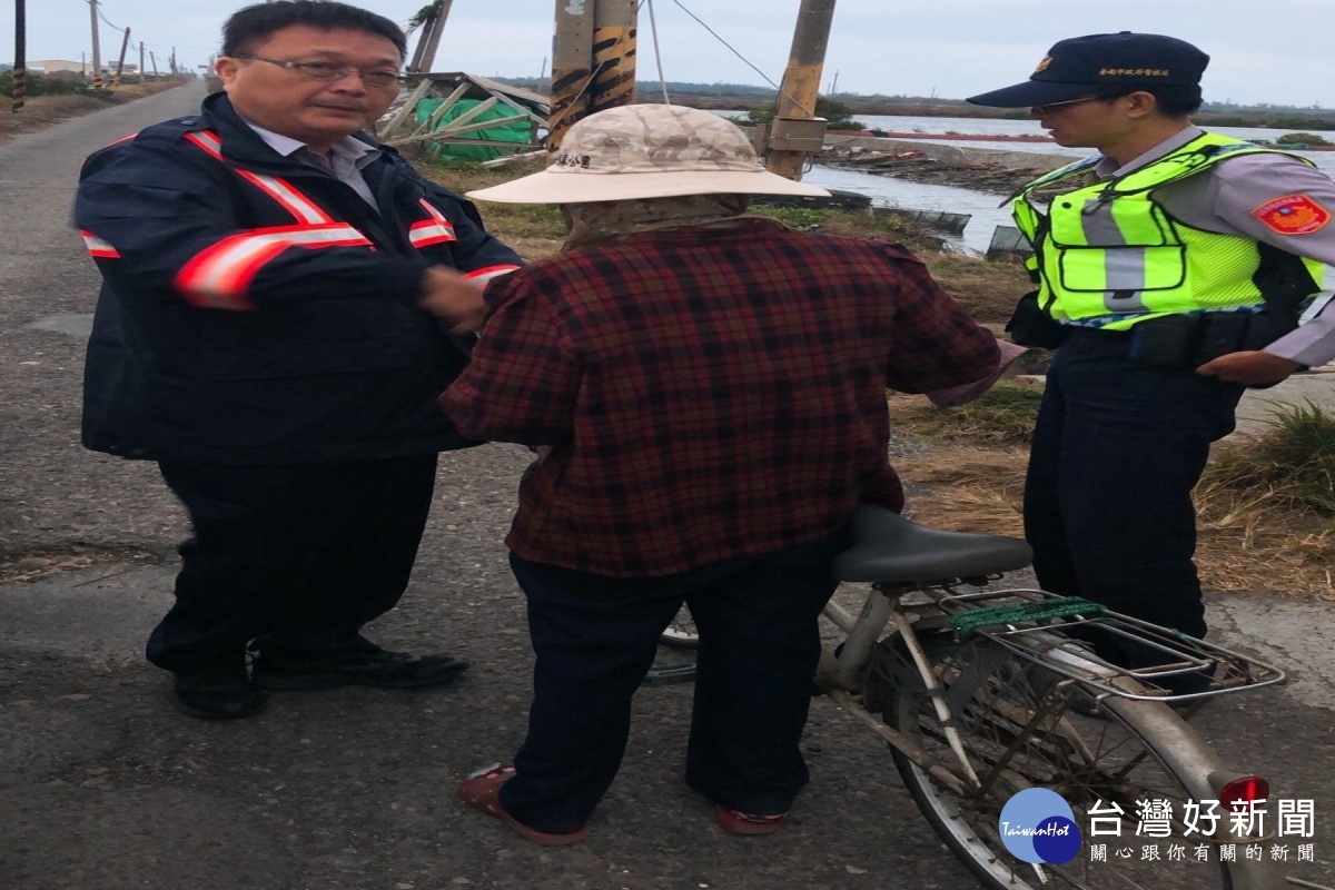 失智阿嬤離家10餘公里　佳里暖警助其順利返家 台灣好新聞 第1張