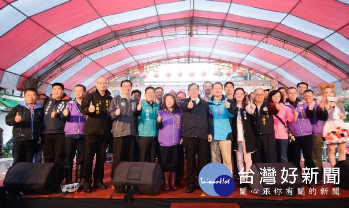 市長和與會來賓合影