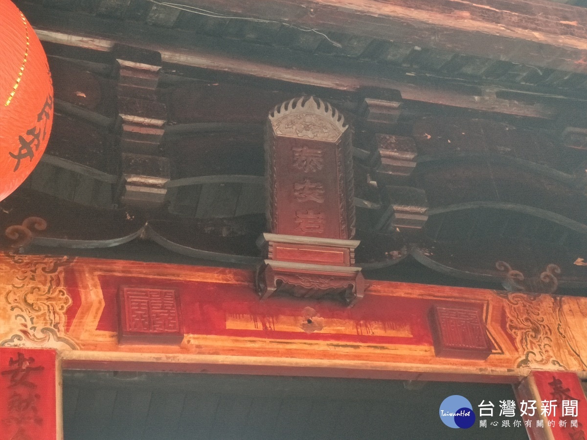 擁有200年歷史的虎山岩,供奉觀音佛祖。圖/記者鄧富珍攝