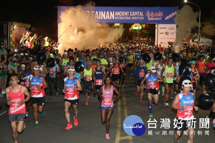 台南古都馬拉松1.6萬人齊跑　肯亞包辦全馬男女組冠軍　 台灣好新聞 第1張
