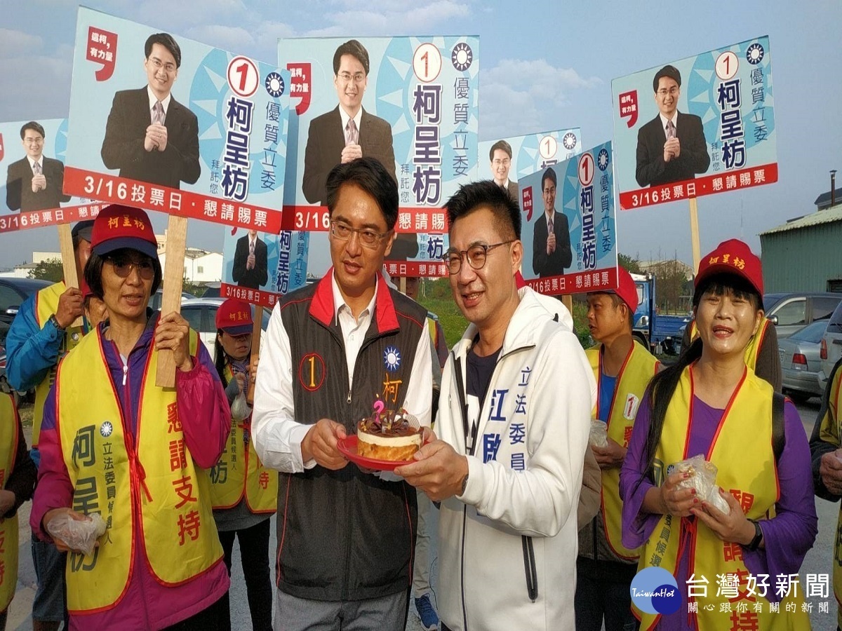 「土包子」當道 江啟臣為柯呈枋市場拜票分送包子接地氣