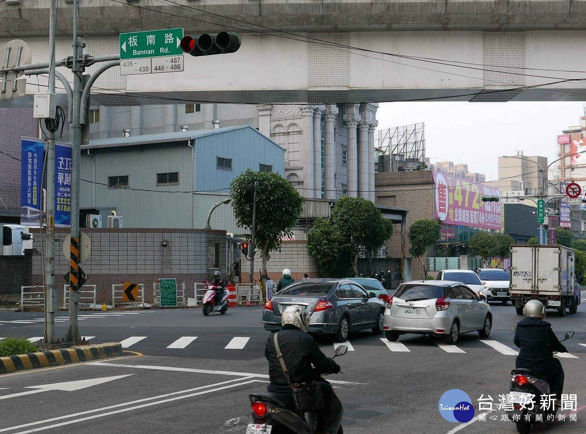 改善華中橋引道下橋車流　中和橋和路2路口試辦禁止左轉 台灣好新聞 第1張