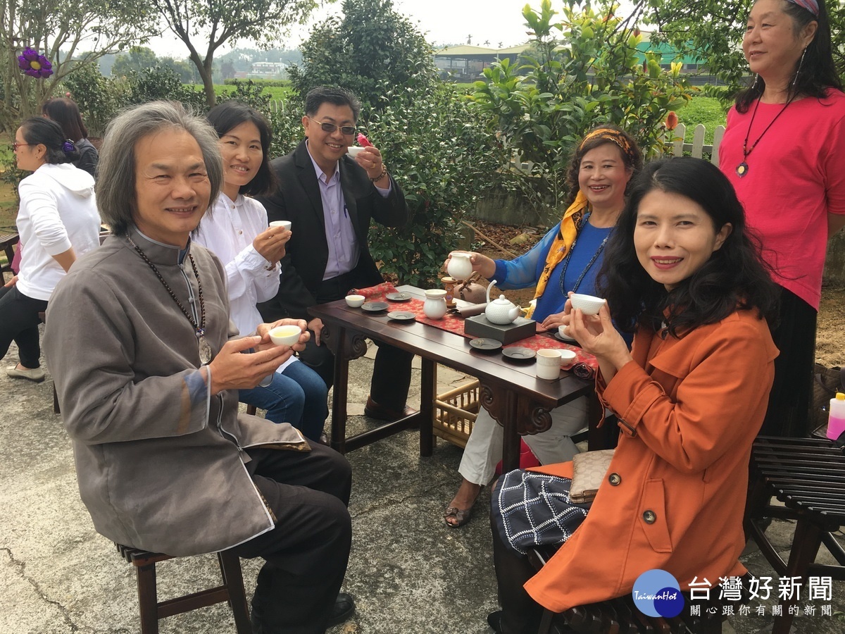 青春少女時代賀新春品茗茶會　回到20歲花樣年華的裝扮 台灣好新聞 第3張