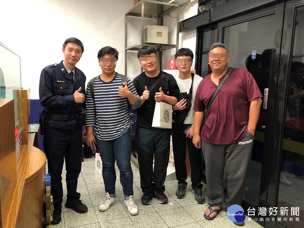 韓籍遊客手機遺失在小黃　警不到1小時尋回 台灣好新聞 第1張