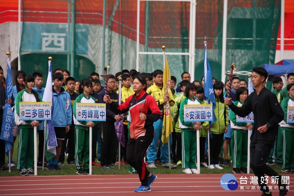 新北中小學運動會　侯友宜勉勵選手超越去年成績 台灣好新聞 第4張