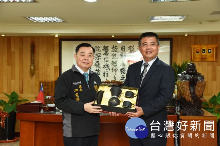 林宗瑩理事長回饋紀念品