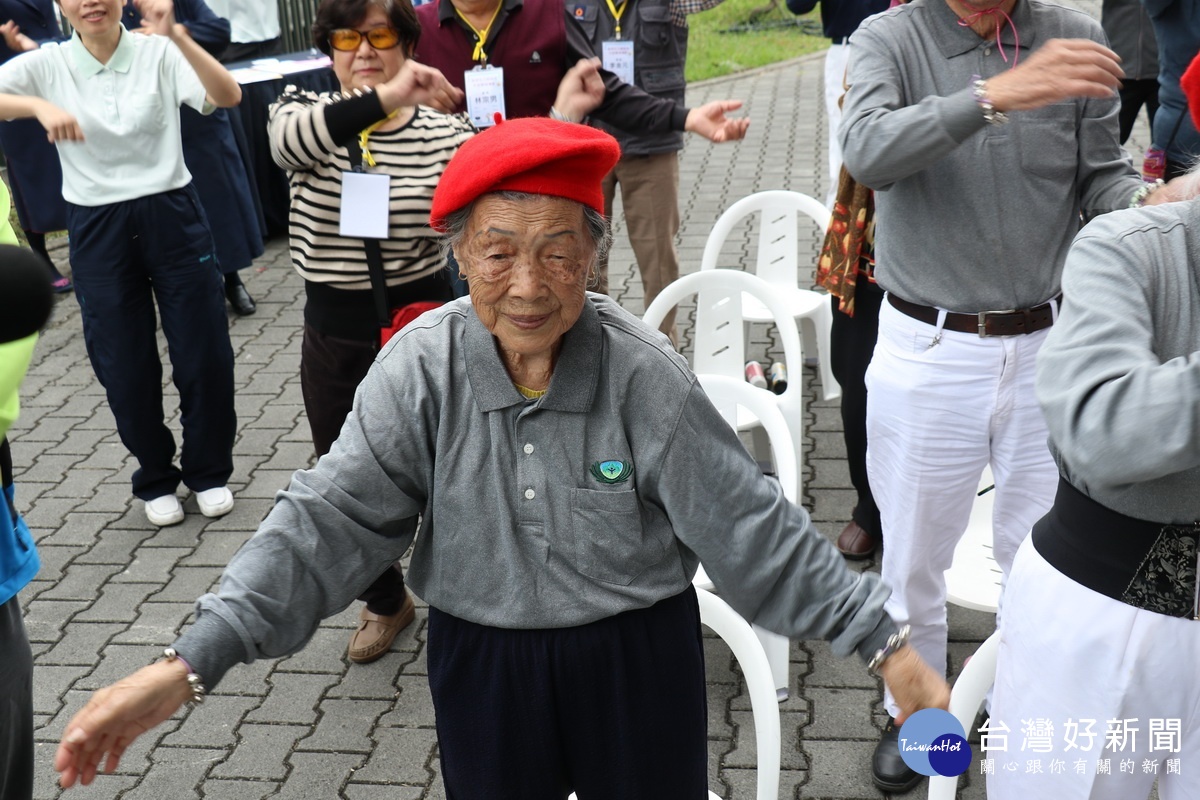 97歲環保志工已在陳林水錦阿嬤在社區做環保20年。
