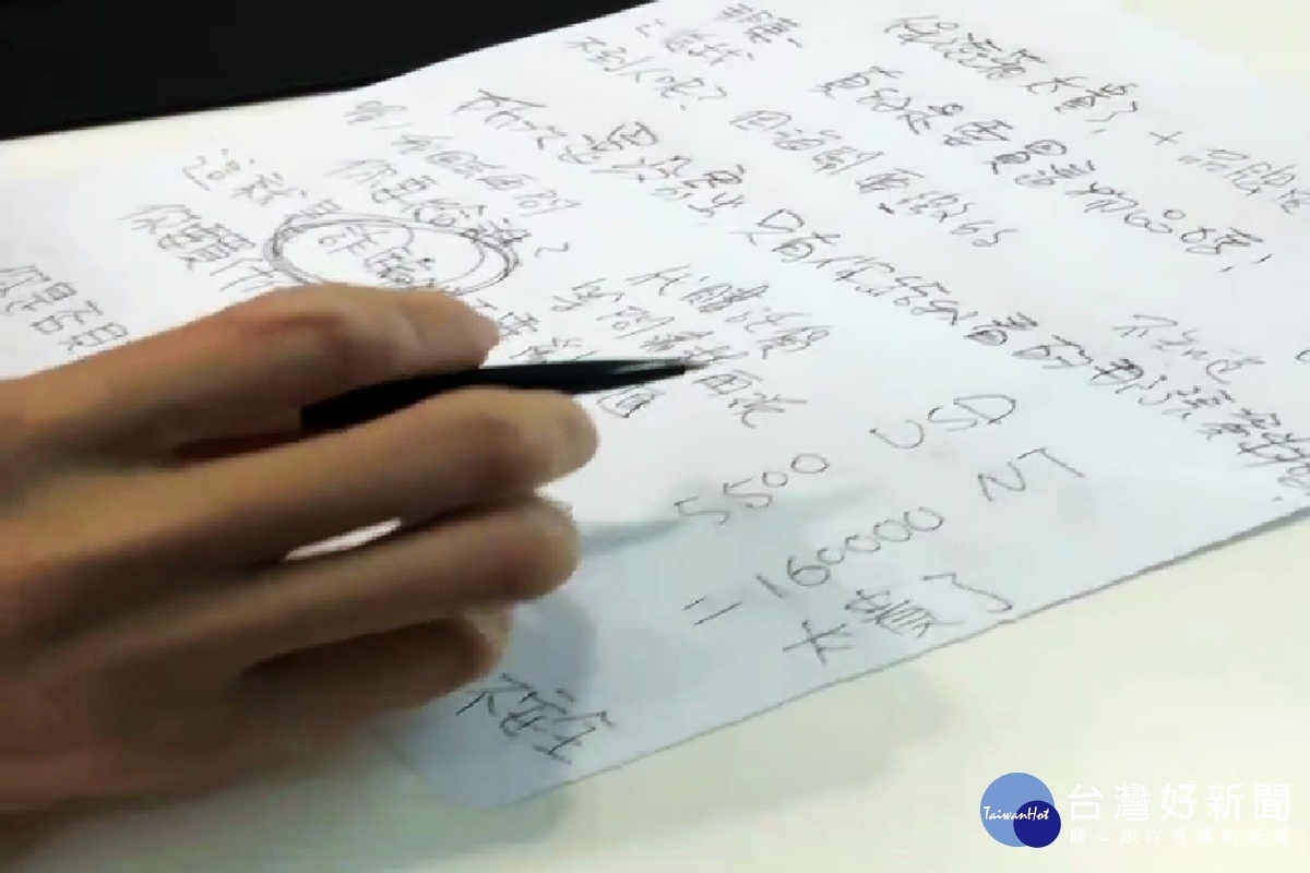 員警'以筆談的方式,成功攔截下跨國假結真詐財的美金2萬餘元(新台幣約71萬元)匯款。