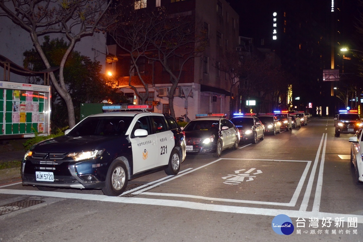 桃園市政府警察局一連兩天進行封城掃蕩,針對轄內213處酒店、KTV、舞廳、卡拉OK、網咖、汽車旅館等治安要點實施臨檢掃蕩。