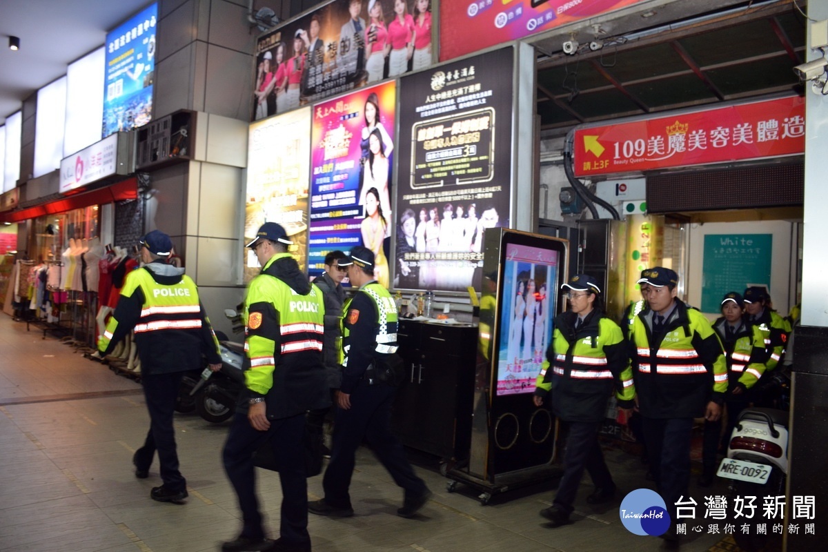桃園市政府警察局一連兩天進行封城掃蕩,針對轄內213處酒店、KTV、舞廳、卡拉OK、網咖、汽車旅館等治安要點實施臨檢掃蕩。