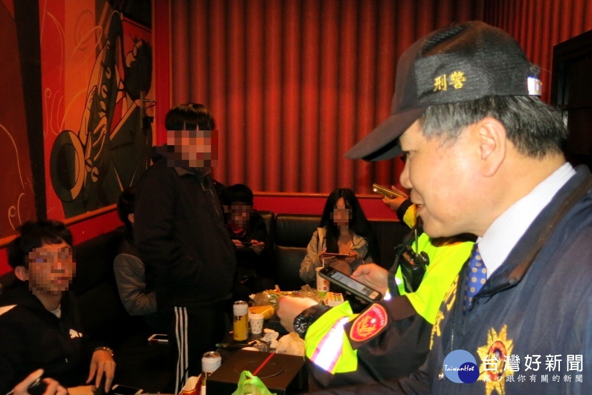 桃園市政府警察局一連兩天進行封城掃蕩,針對轄內213處酒店、KTV、舞廳、卡拉OK、網咖、汽車旅館等治安要點實施臨檢掃蕩。