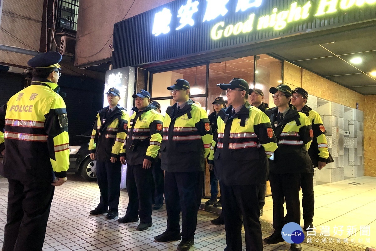 桃園市政府警察局一連兩天進行封城掃蕩,針對轄內213處酒店、KTV、舞廳、卡拉OK、網咖、汽車旅館等治安要點實施臨檢掃蕩。