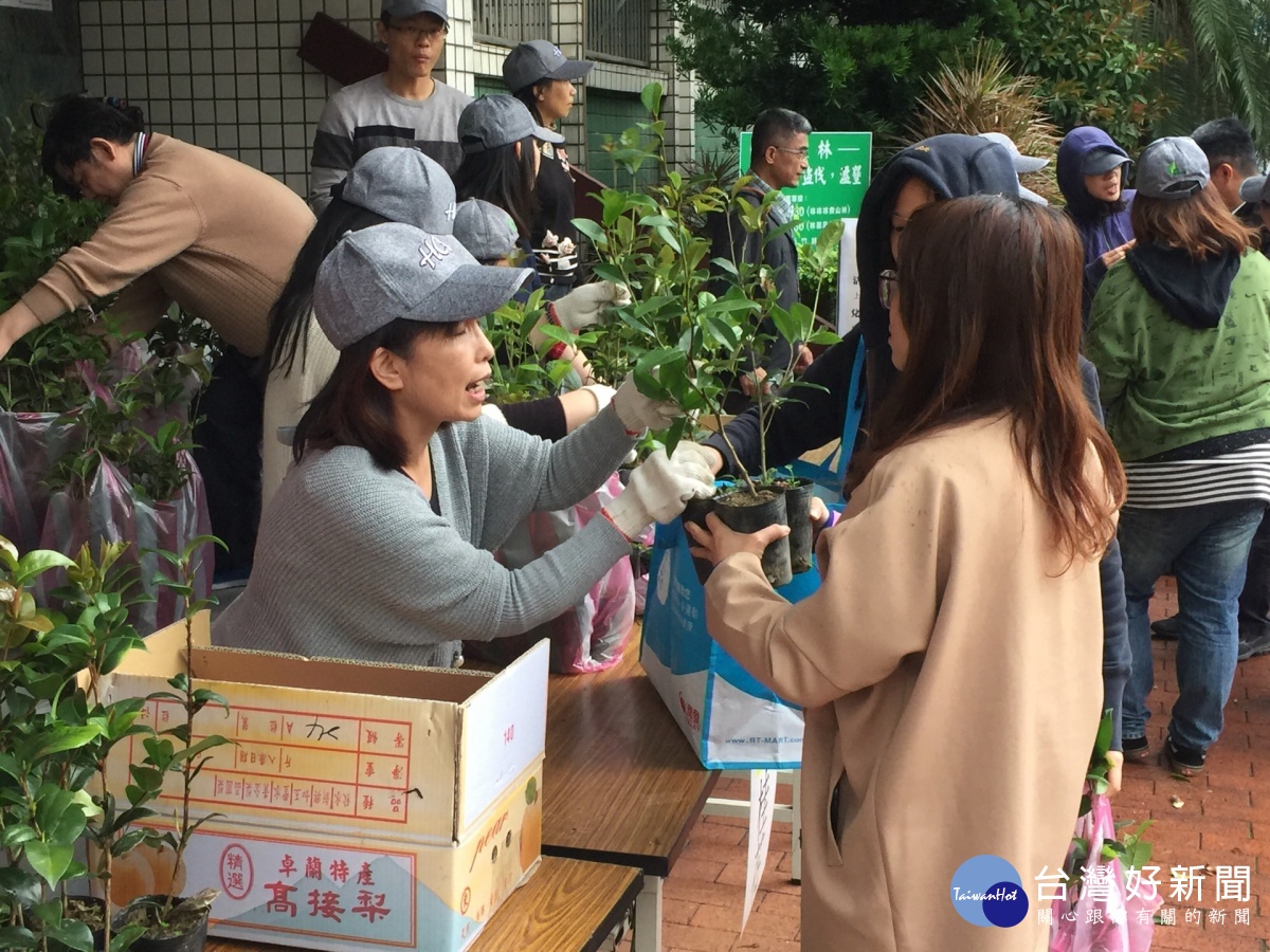 新竹林管處辦贈苗活動　民眾熱情參與 台灣好新聞 第1張