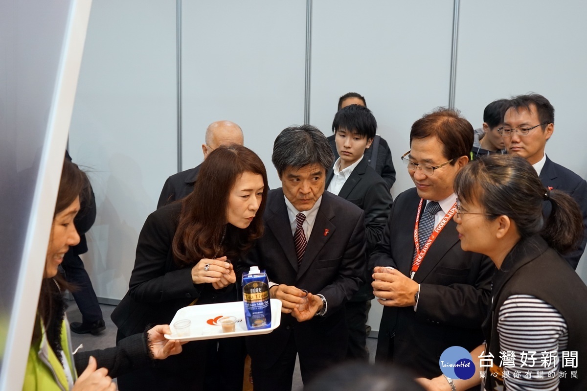 桃園市副市長游建華率領中14家業者 舉辦「桃園館商務交流會」,全力為桃園食品拓銷爭取商機。