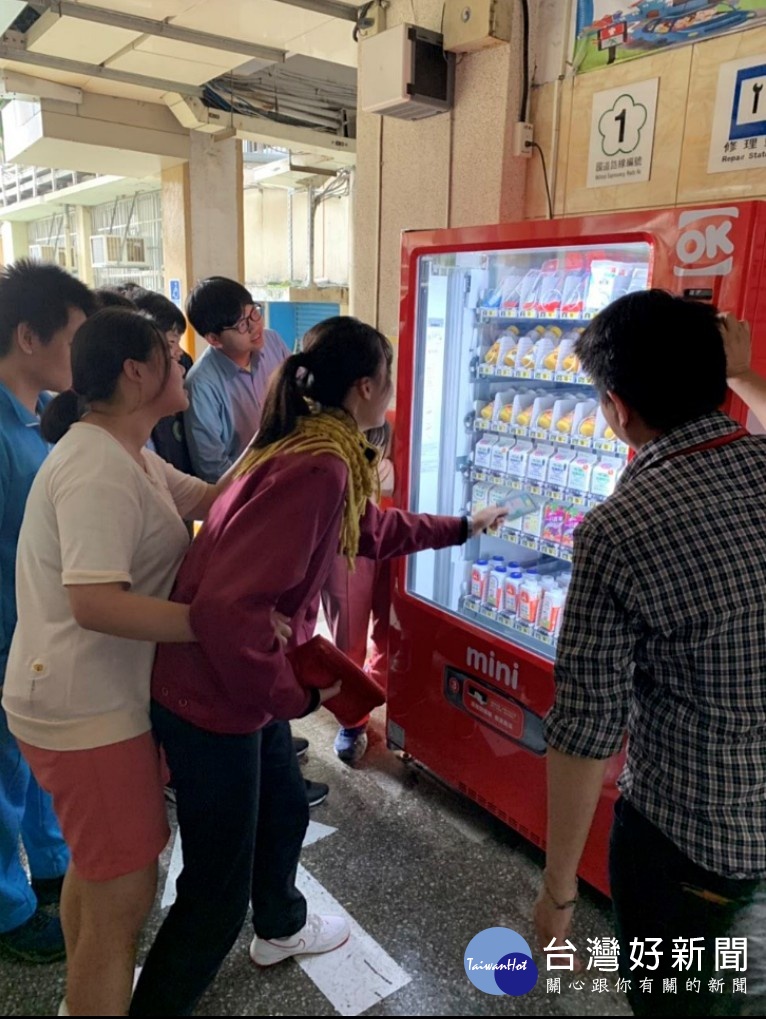 無現金交易導入校園　北市試辦校園智慧販賣機進駐學校 台灣好新聞 第2張