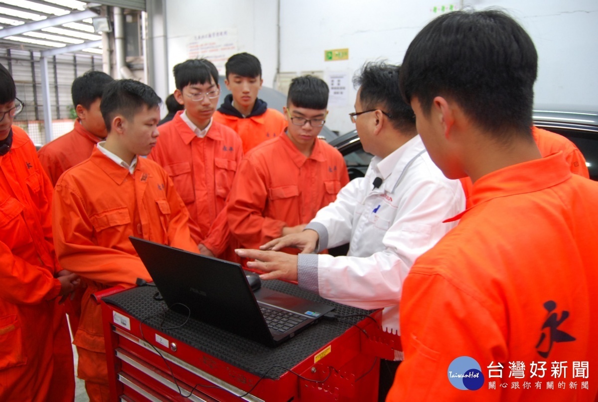 汽車科專班讓學生能夠在短時間內適應職場環境,進而提升職場就業率。